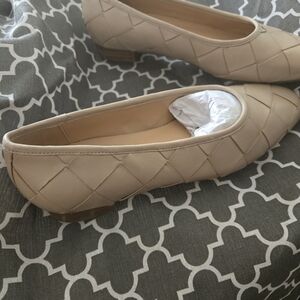Trotters Beige Quilted Women's Loafers